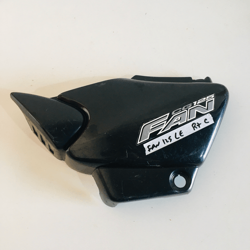Tampa Lateral Esquerda Titan Fan 125 00/08 Original Detalhe