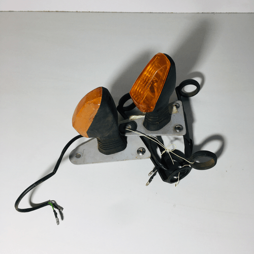 Par Suporte Farol + Seta Suzuki Yes 125 Original